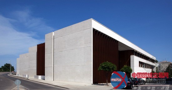 Peñín Architects设计圣何西小礼拜堂