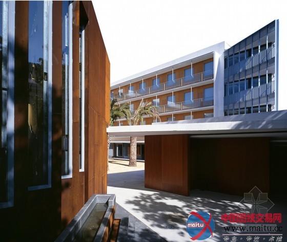 Peñín Architects设计圣何西小礼拜堂