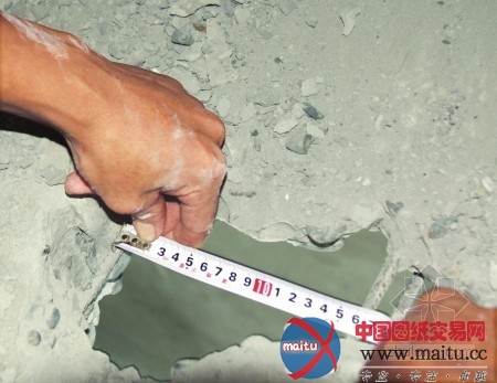 四川泸州现“泡沫房”:混凝土一搓成粉 楼板开裂