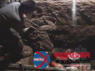 石家庄一工地塌方 一人被埋深坑