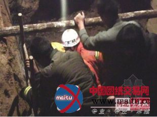 石家庄一工地塌方 一人被埋深坑