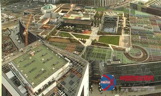 MRA设计的德国法兰克福绿顶Skyline广场花园