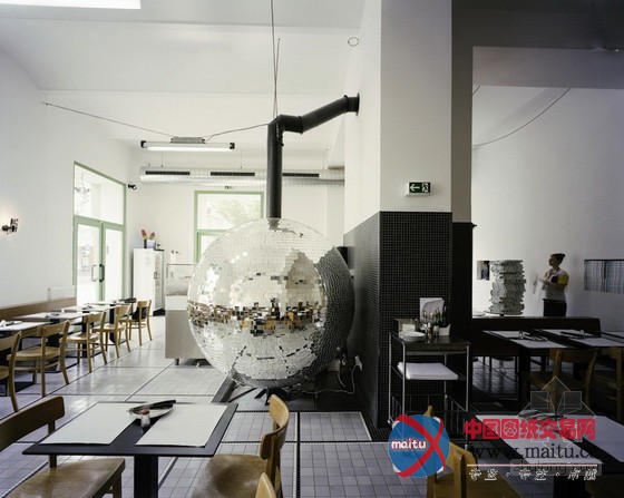 维也纳披萨店设计 感受别样的迪斯科