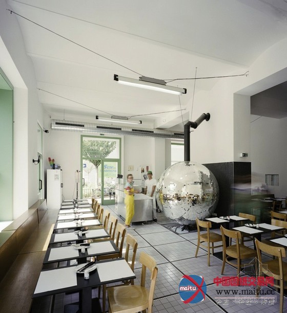 维也纳披萨店设计 感受别样的迪斯科