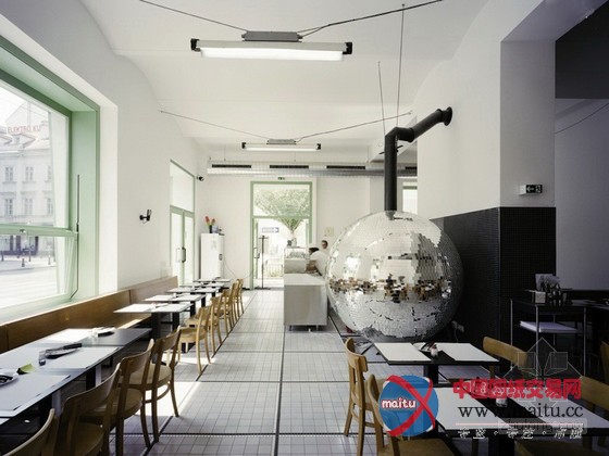 维也纳披萨店设计 感受别样的迪斯科