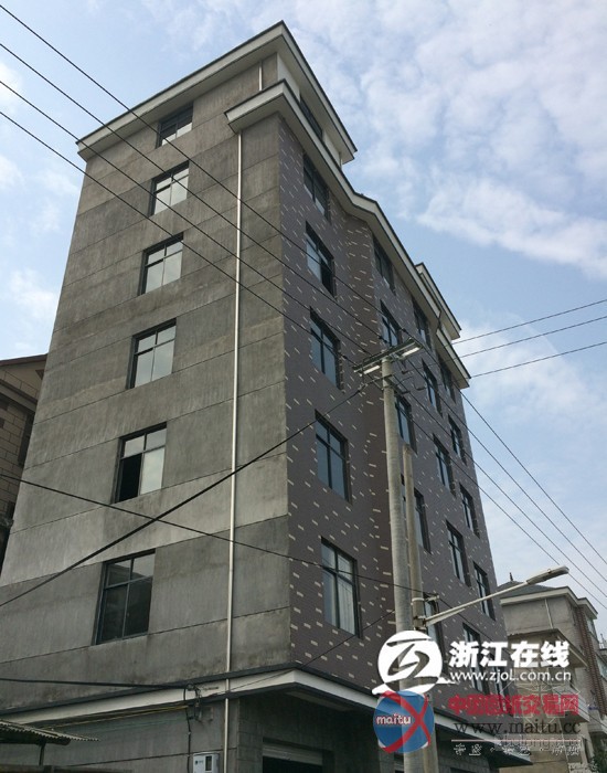 淳安:贴着停建通知书顶风修盖的“地标性违建”